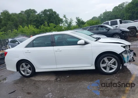 2013 Toyota Camry Se z USA, uszkodzony, nr VIN 4T1BF1FK3DU256262